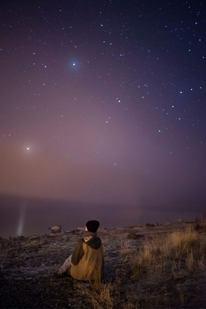 Solo travel woman stargazing in New Zealand